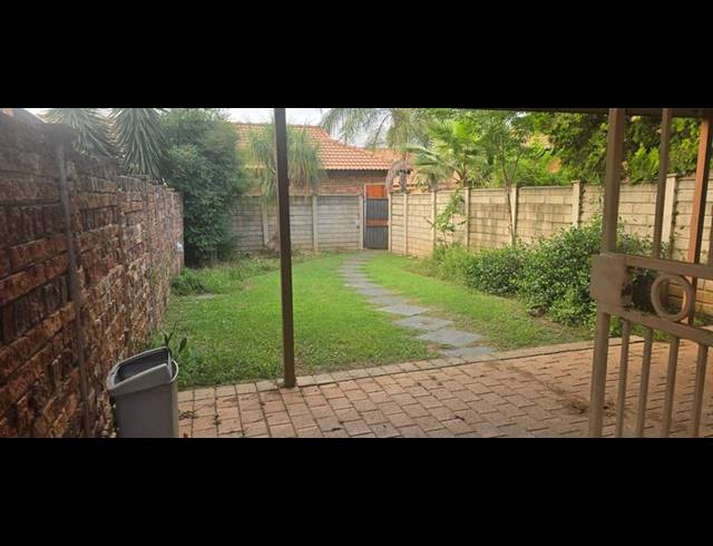 2 BEDROOM TOWNHOUSE FOR SALE IN ANNLIN